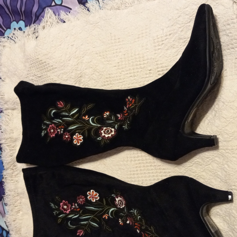 Ladies comfortview embroidery boots